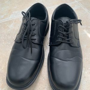 Boys Size 5 Black dress shoes.